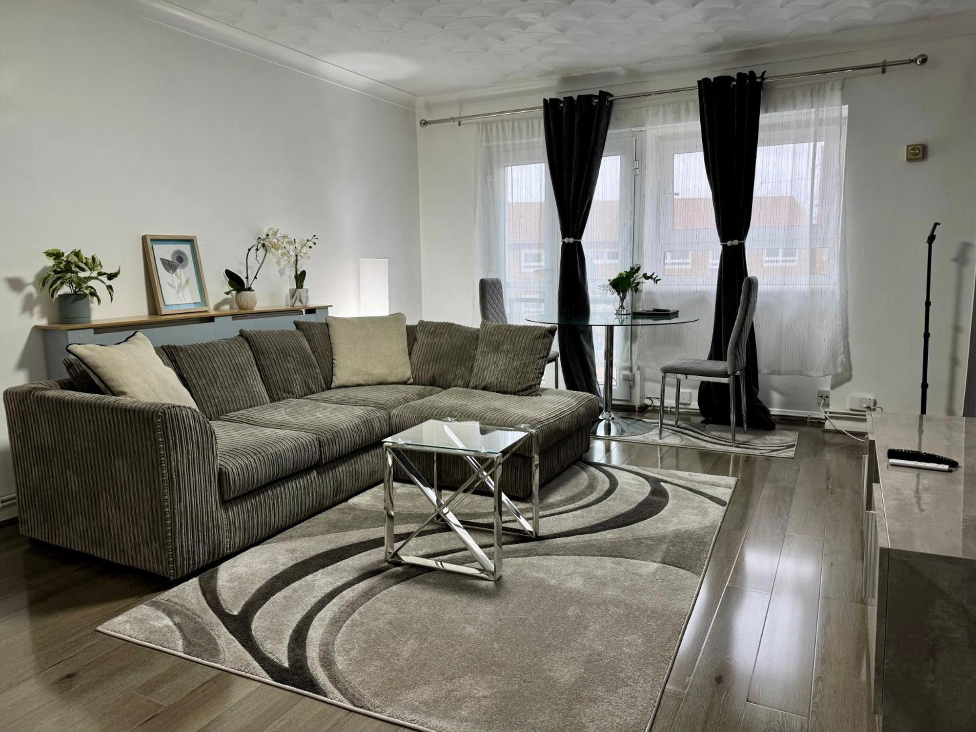 East Flat Upton Park Londra